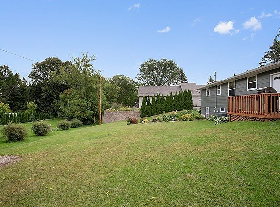3rd image of 612 W Spruce Dr