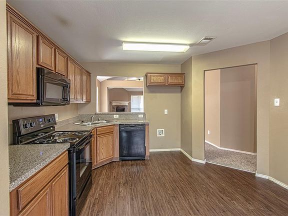 4th image of 13927 Creek Crossing Dr