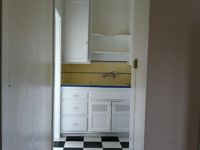 1215 W 30th St #4 — Photo 3