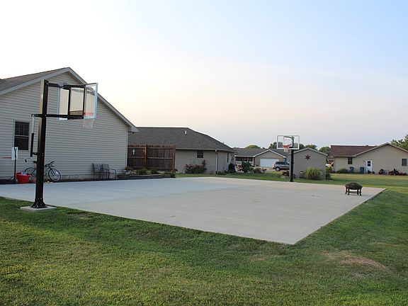 4th image of 224 Olympic Dr