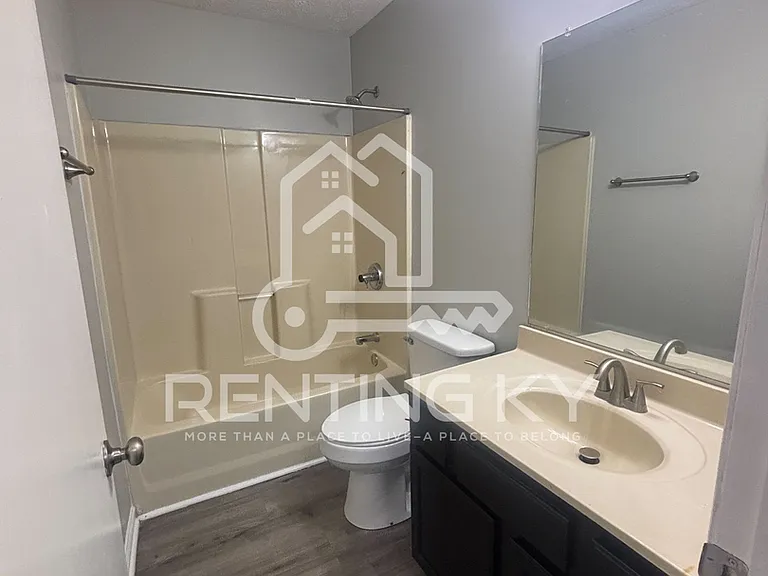 215 Peachtree Rd — Photo 11