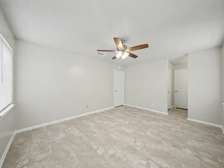 1902 Patricia St — Photo 10