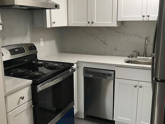 4th image of 300 Orange Ave #1