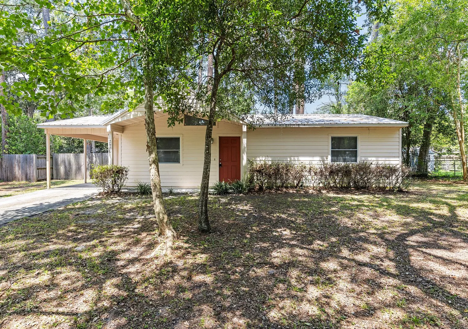 Charming Home in the Serene Springtree Neighborhood — Photo 2