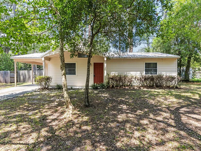 2620 NW 48th Pl — Photo 2