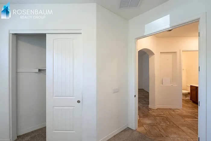 6070 E Greer Ln — Photo 3