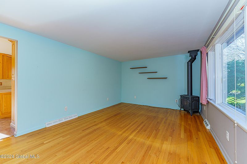 5th image of 46 Climer Circle