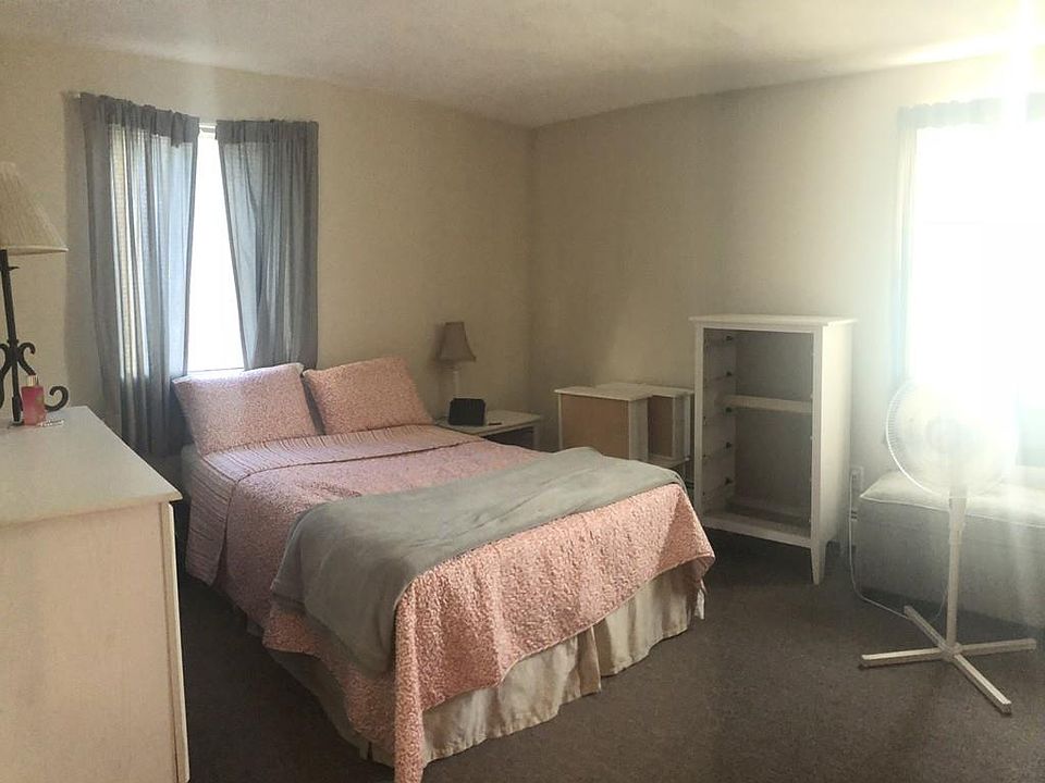 2nd image of 1 Dunns Hill Rd APT 3