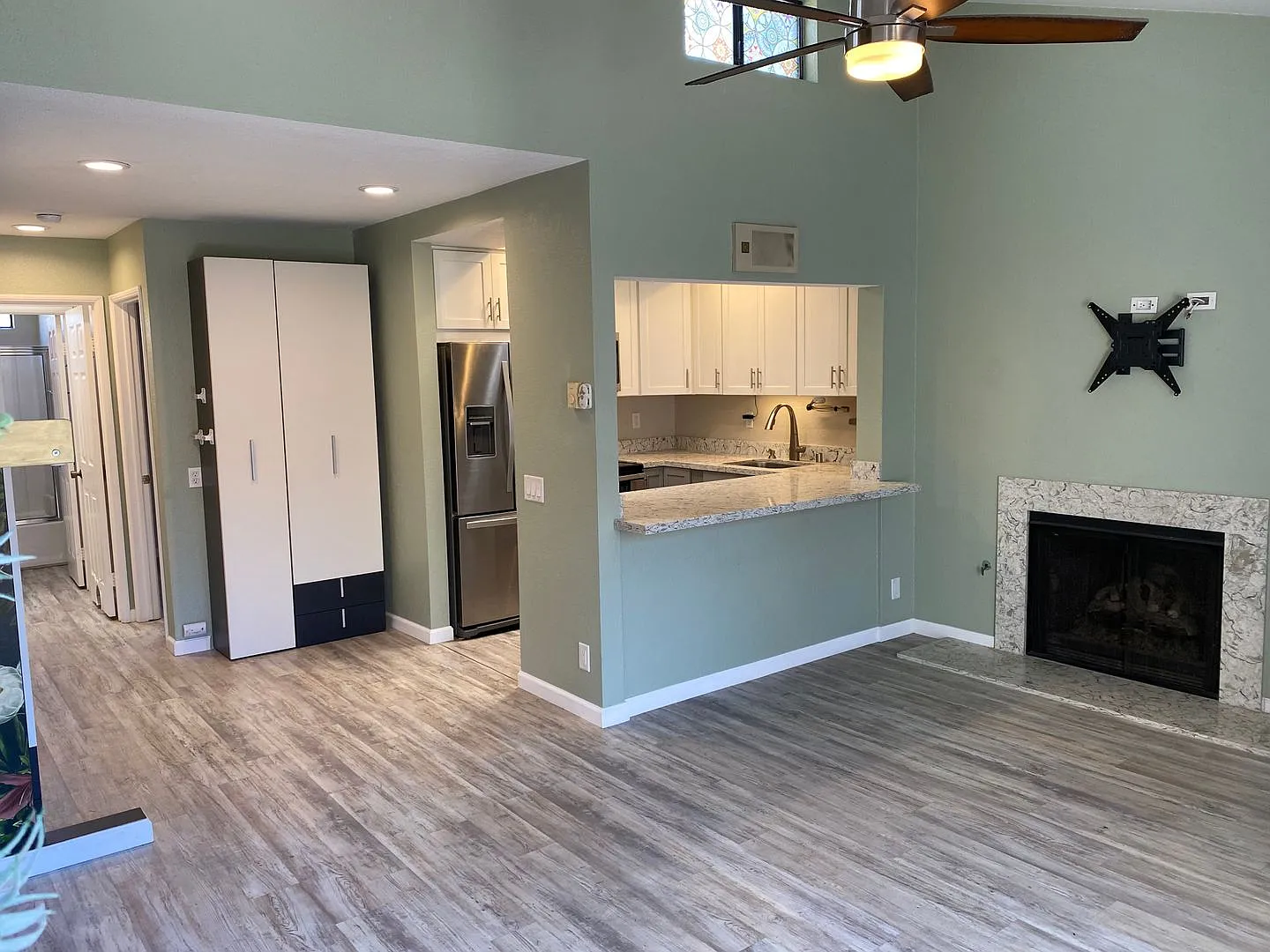 Normal Heights Top-Floor Condo, Tandem Parking & In-Unit Laundry — Photo 3