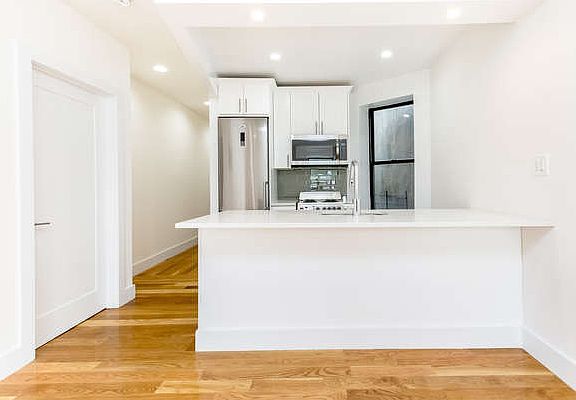 5th image of 506 Manhattan Ave #3AA