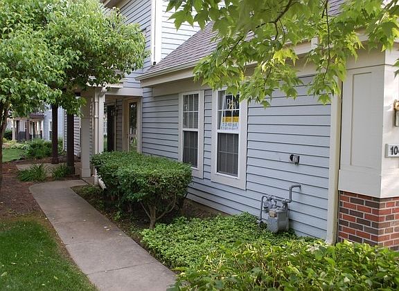 2nd image of 1048 Talbots Ln #1048
