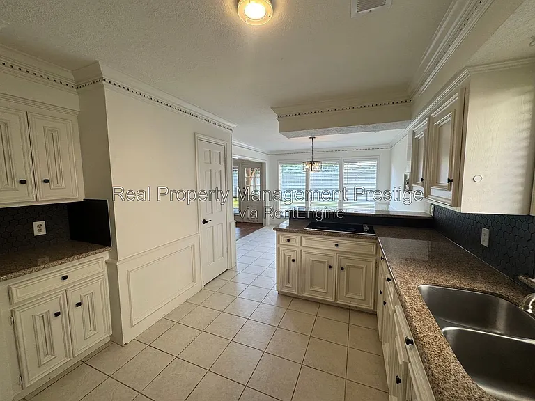15907 Spring Forest Dr — Photo 8
