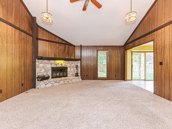 5th image of 1009 S Stratford Ct
