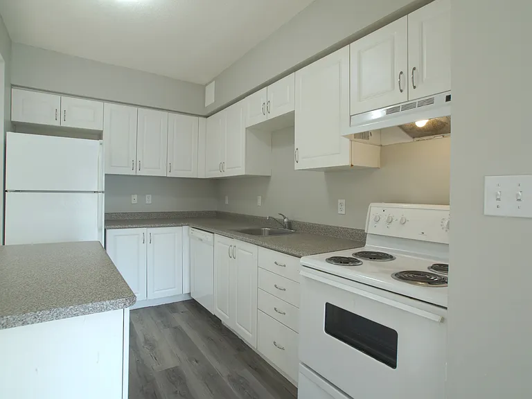 736 Old Albert St #115 — Photo 10