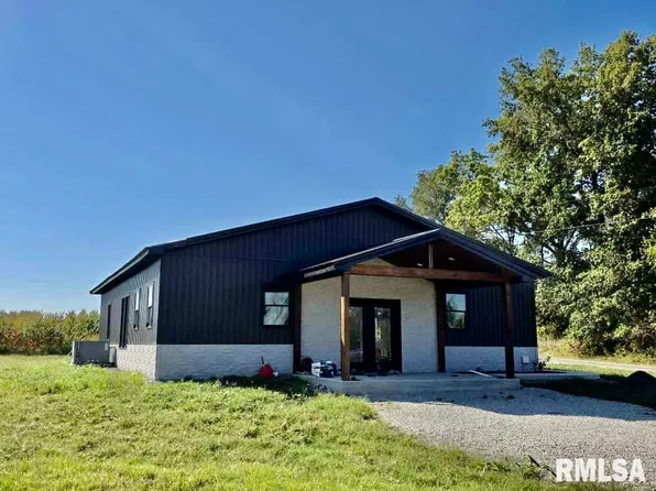 1934 County Road 315 Rd E, Xenia, IL 62899