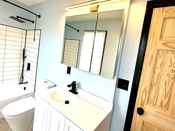 4th image of 3007 Wade Ave