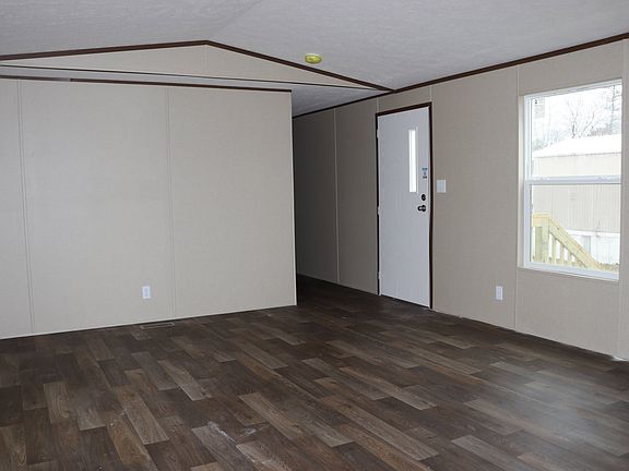 4th image of 204 Arlington Cir #117