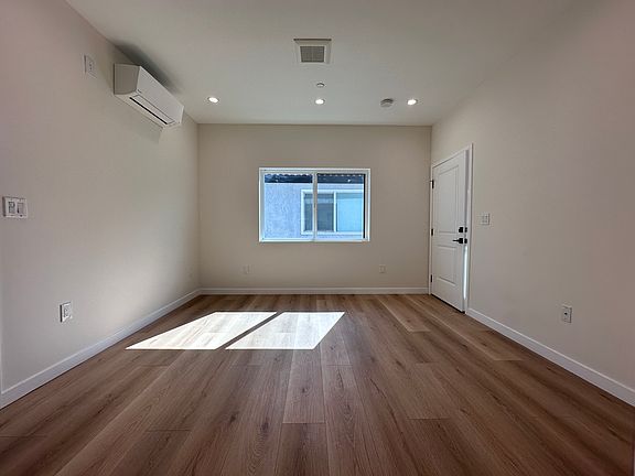 5th image of 2228 S Grand Ave