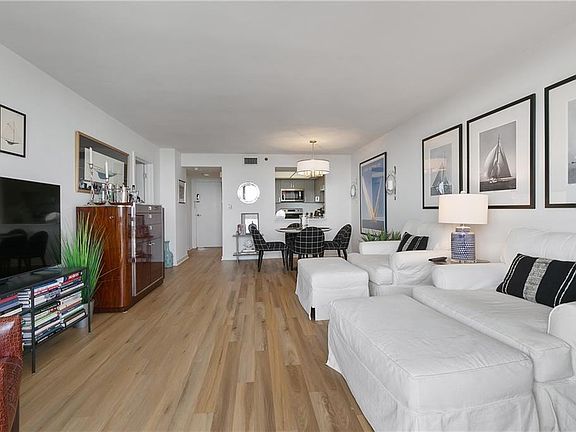 4th image of 300 Lake Marina Ave APT 11C