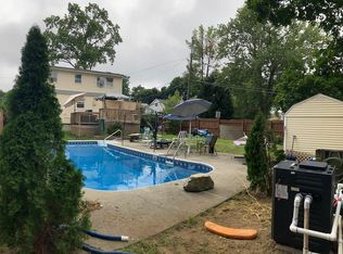 28 Ridgewood Ave, Stamford, CT 06907