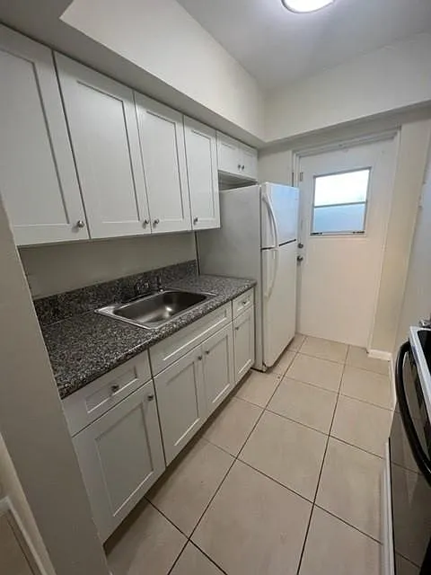 2822 Van Buren St #102