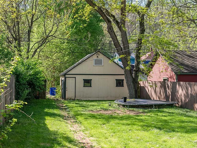320 Park Dr — Photo 45