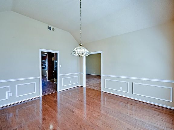 3rd image of 1603 Fairhaven Dr