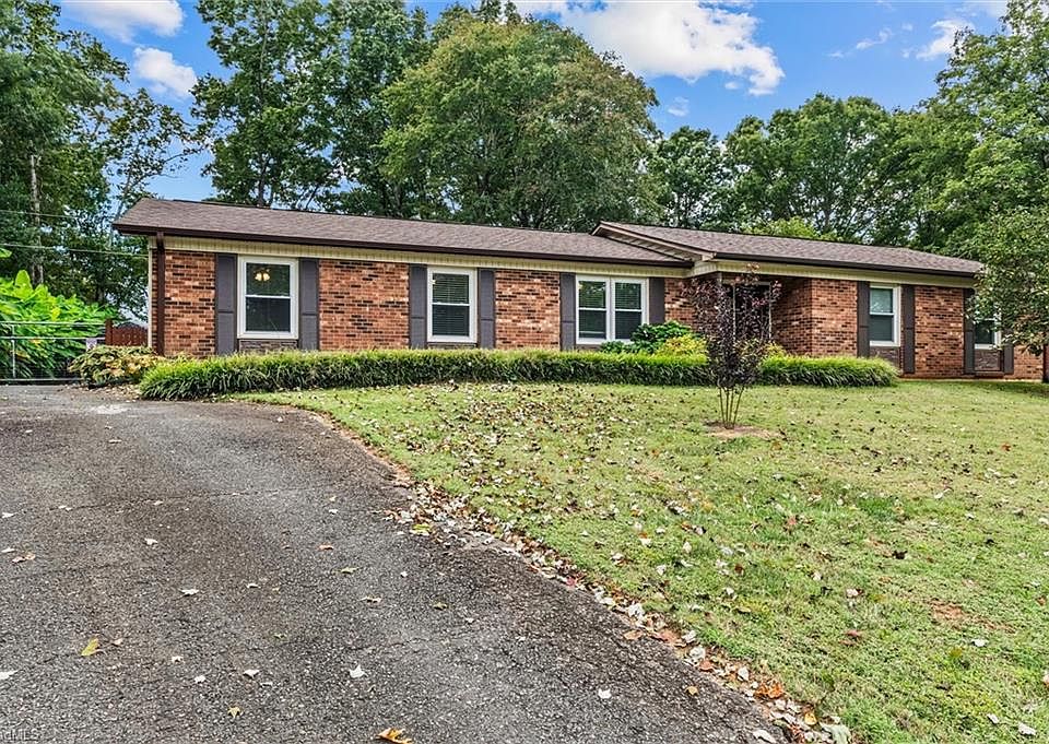 1st image of 140 Little Brook Dr