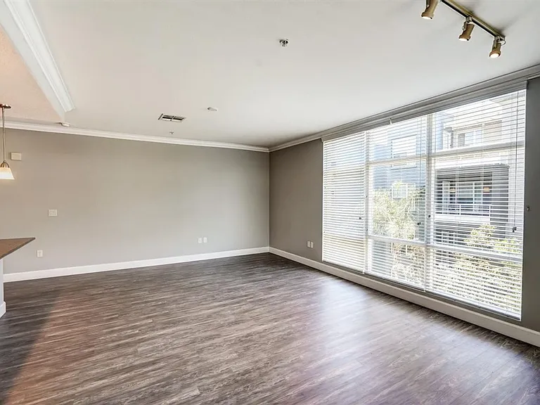 Stadium House Apartments — Photo 71