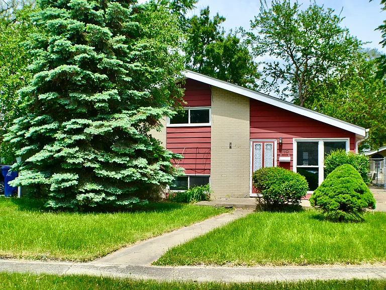 710 W Ridge Rd — Photo 1