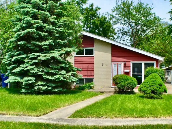 710 W Ridge Rd, Villa Park, IL 60181