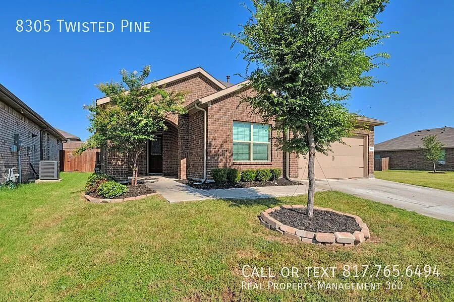 Available November 1st Spacious 5 Bedroom Home with Extended Covered Patio! — Photo 2