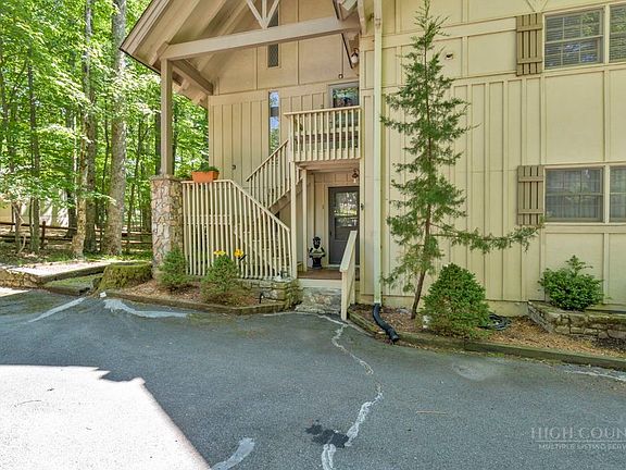 3rd image of 101 Golf View Drive #A-1