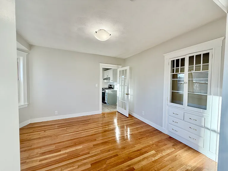 35 Lindale Ave #2 — Photo 5