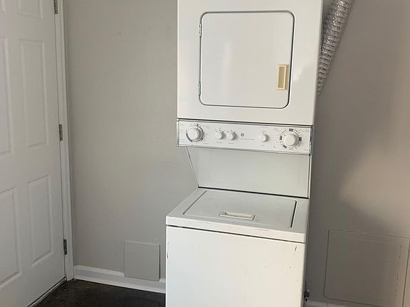 3rd image of 3255 N Milwaukee St