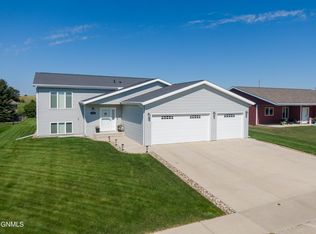 3906 Roosevelt Dr, Bismarck, ND 58503