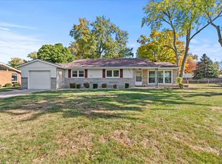 904 Snyder Dr, Bloomington, IL 61701