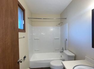 2300 20th St #6, Zion, IL 60099