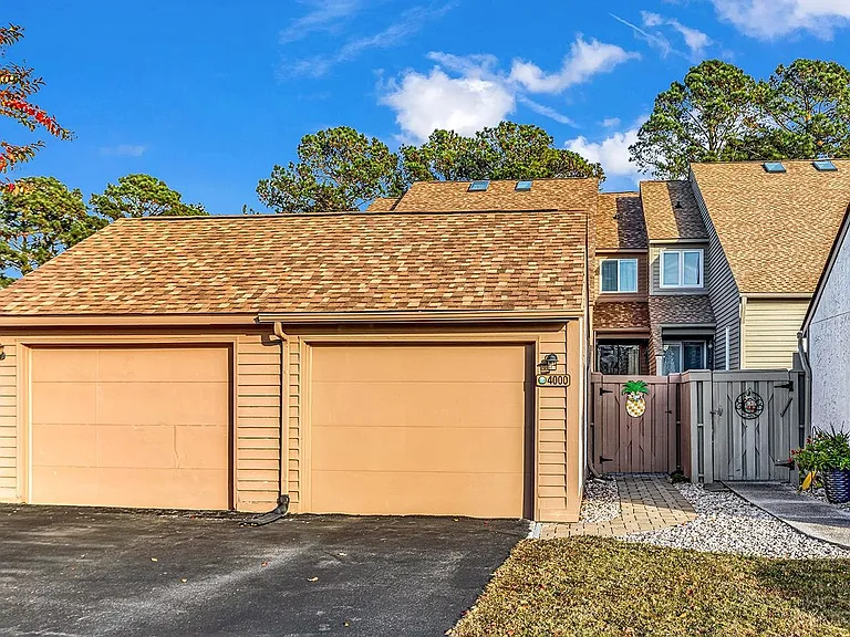 4000 Fairway Lakes Dr — Photo 2