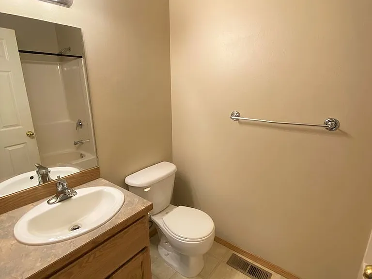 602 E Country Side Ave — Photo 12