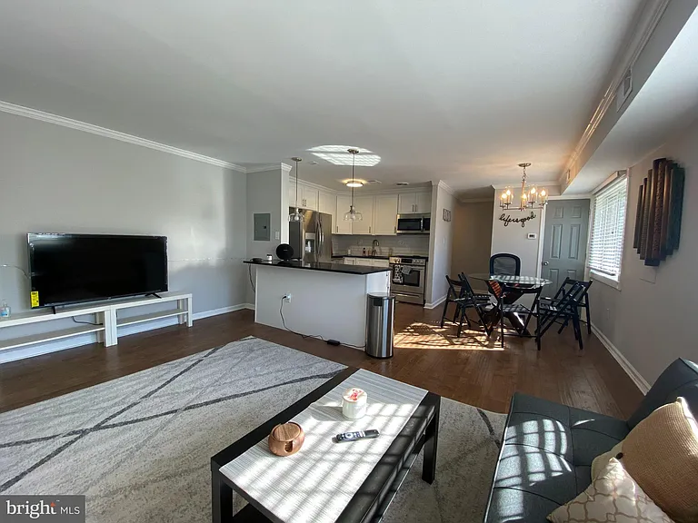 1221 N Quinn St #1 — Photo 8