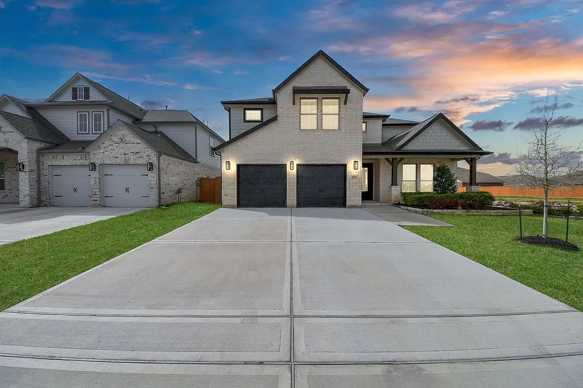 4 bed, 3.5 bath, 3630 sqft, $3,995 — Photo 4