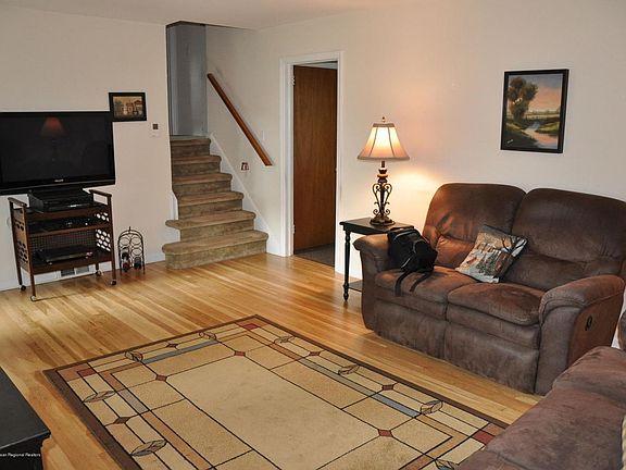 3rd image of 50 Birch Dr