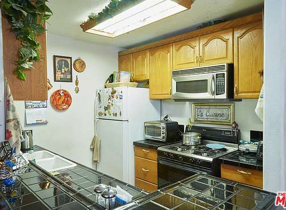 4th image of 18620 Hatteras St Unit 260