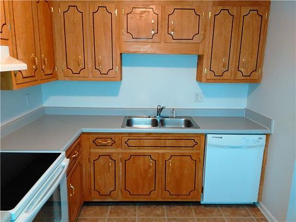 4th image of 1620 Baltimore Dr APT D