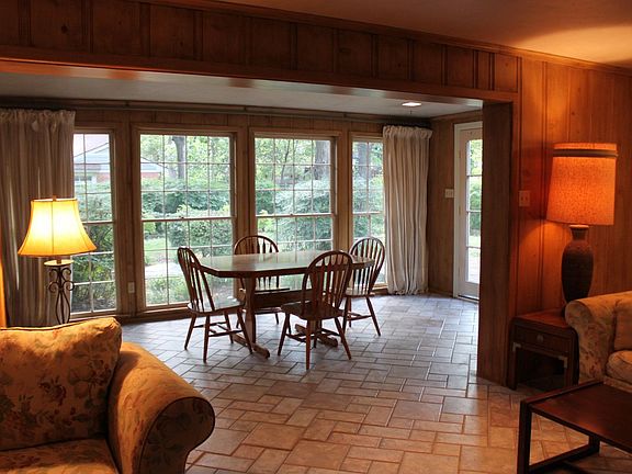 3rd image of 3104 Spanish Oak Dr