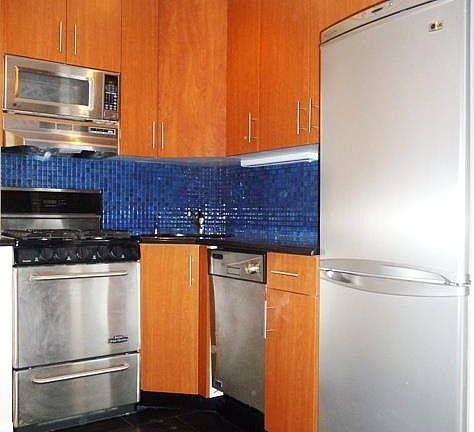 5th image of 306 E 49th St APT 5A