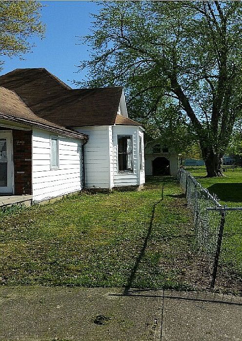 2nd image of 210 E Hopewell St