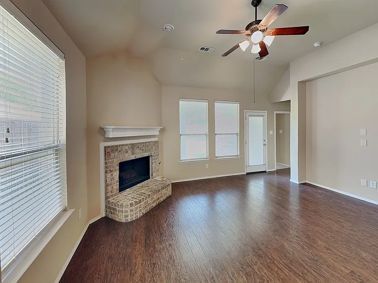 10649 Vista Heights Blvd — Photo 3