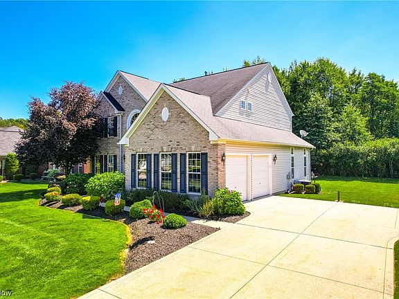 2nd image of 1780 Parker Ln